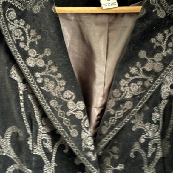 Black Victorian Style Velvet Brocade Blazer - Picture 5 of 8